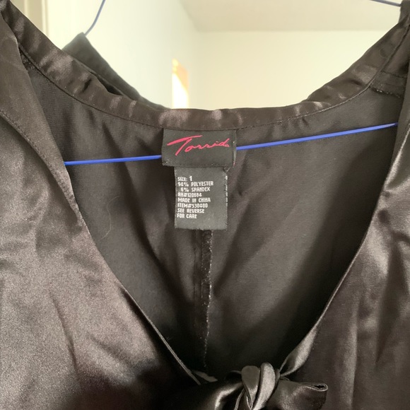 Cute satin top by Torrid sz 1 - Picture 2 of 3